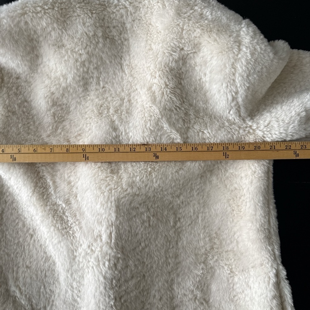 Vintage Lauren by Ralph Lauren, White faux fur jacket Mid length size Medium - Picture 5 of 6